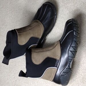Baffin women's light brown suede and black mesh winter boots. NWOT. Size 6